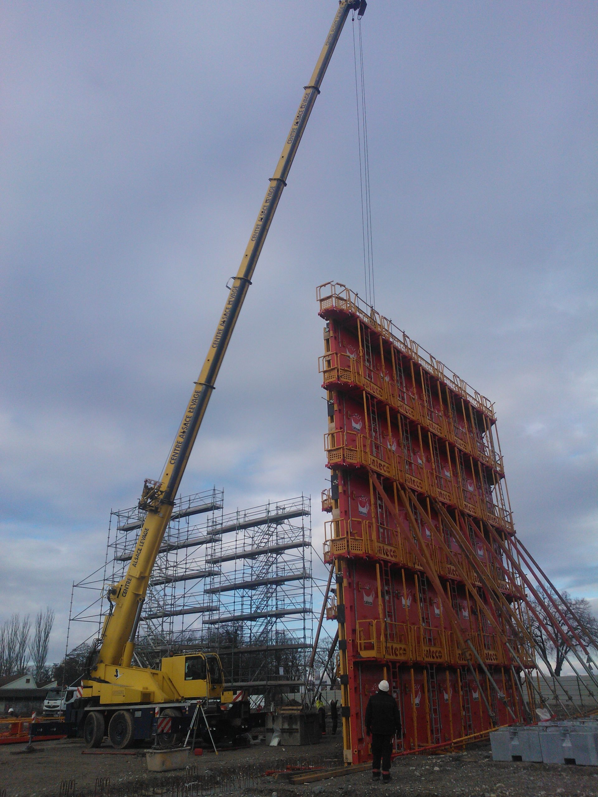Chantier référence Béton Michel : Béton autoplaçant chantier salle des fêtes de Saint-Louis