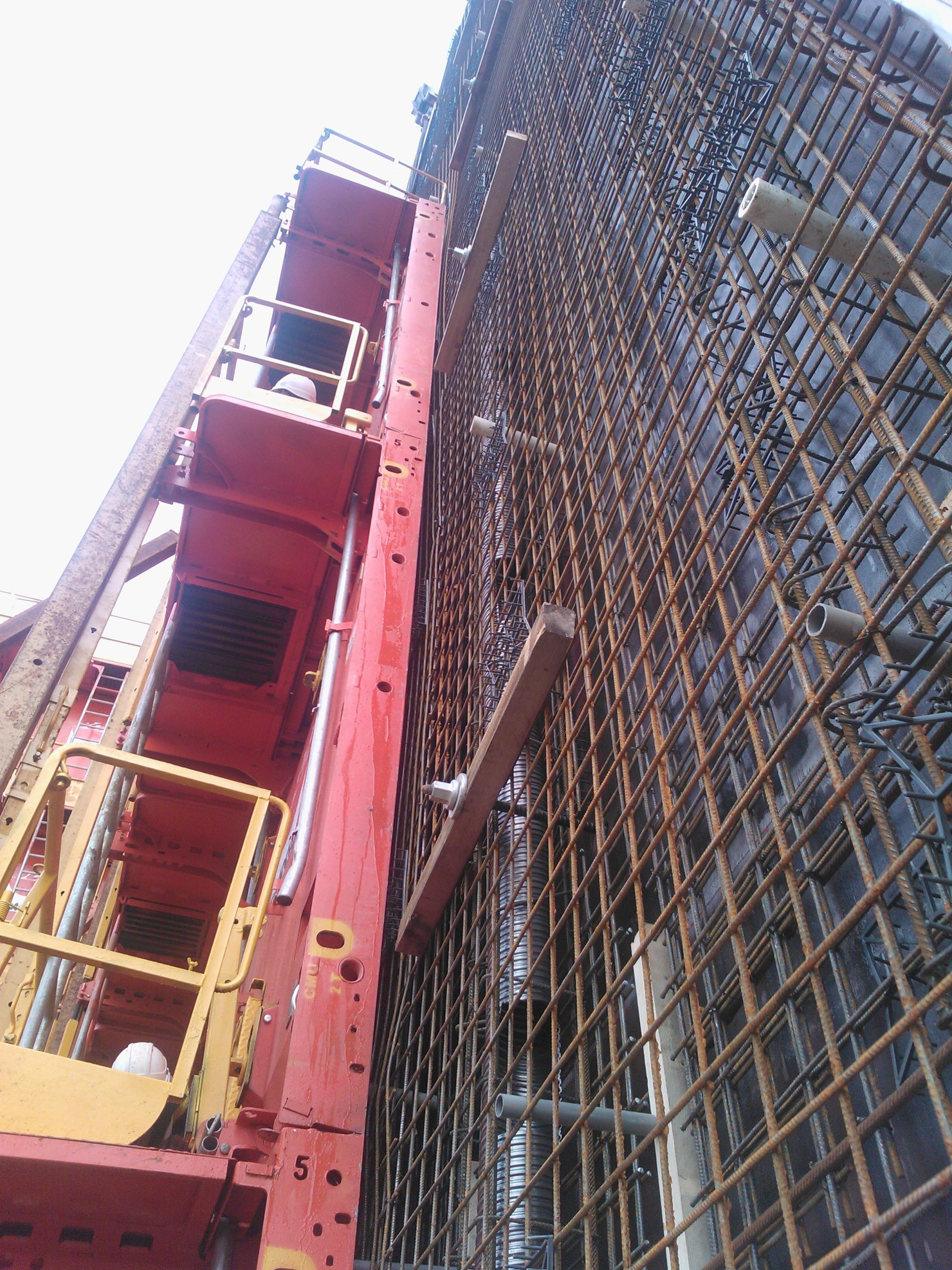 Chantier référence Béton Michel : Béton autoplaçant chantier salle des fêtes de Saint-Louis