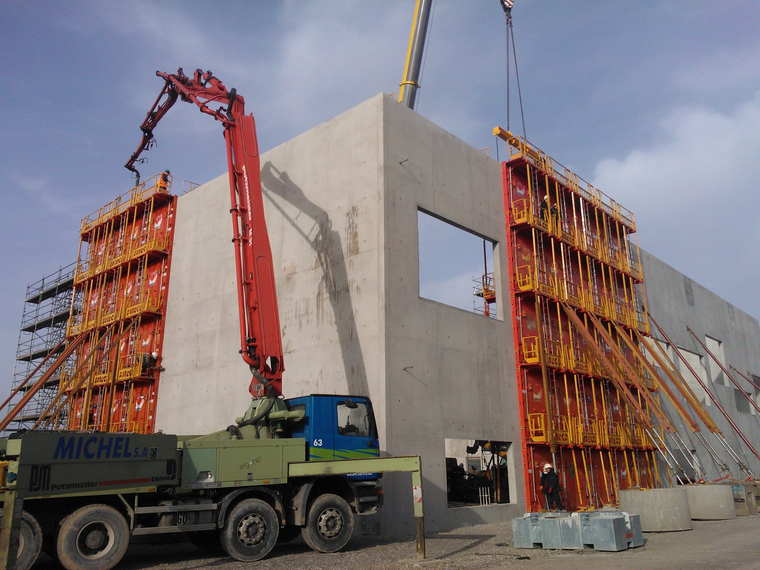Chantier référence Béton Michel : Béton autoplaçant chantier salle des fêtes de Saint-Louis