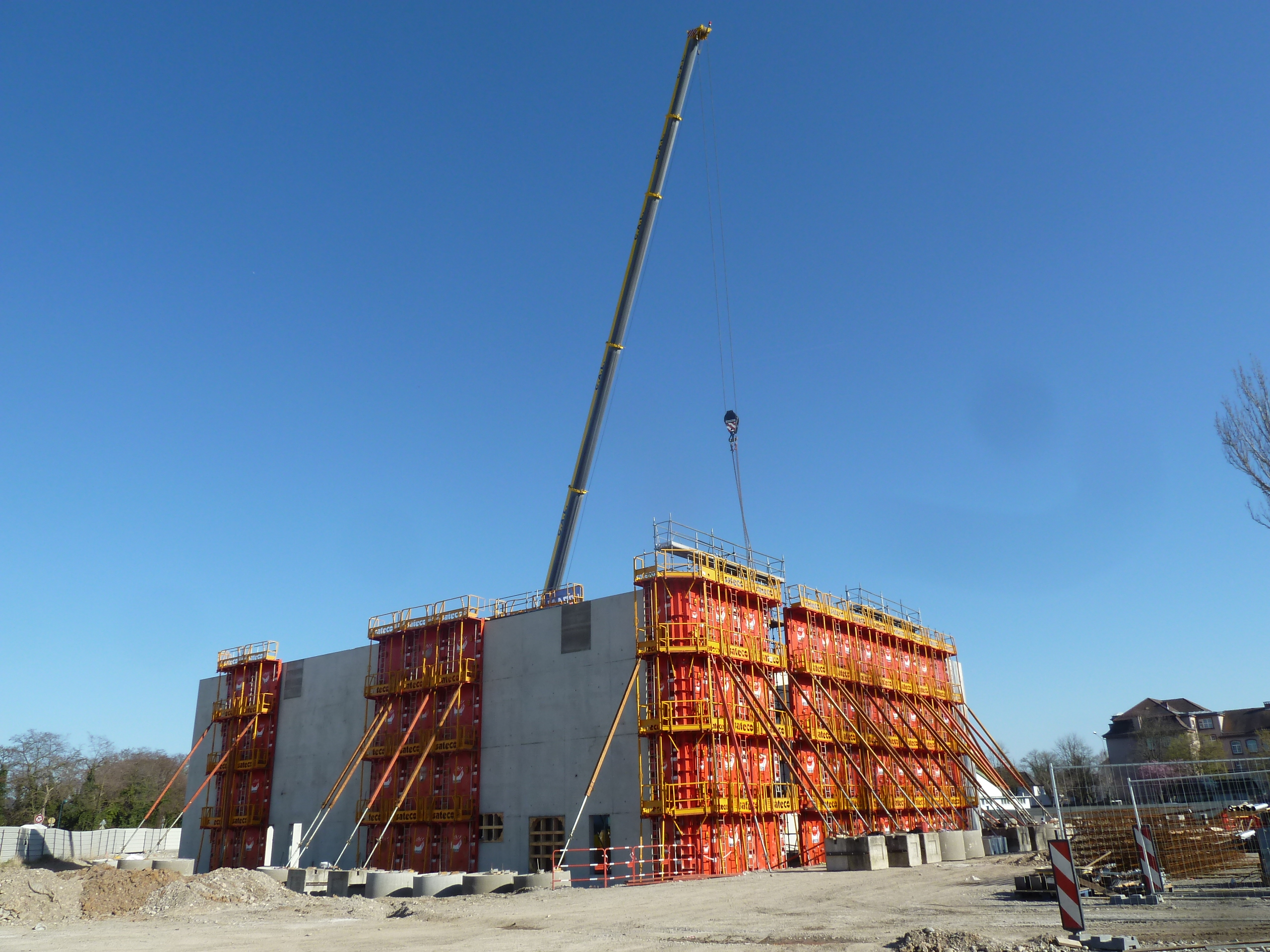 Chantier référence Béton Michel : Béton autoplaçant chantier salle des fêtes de Saint-Louis