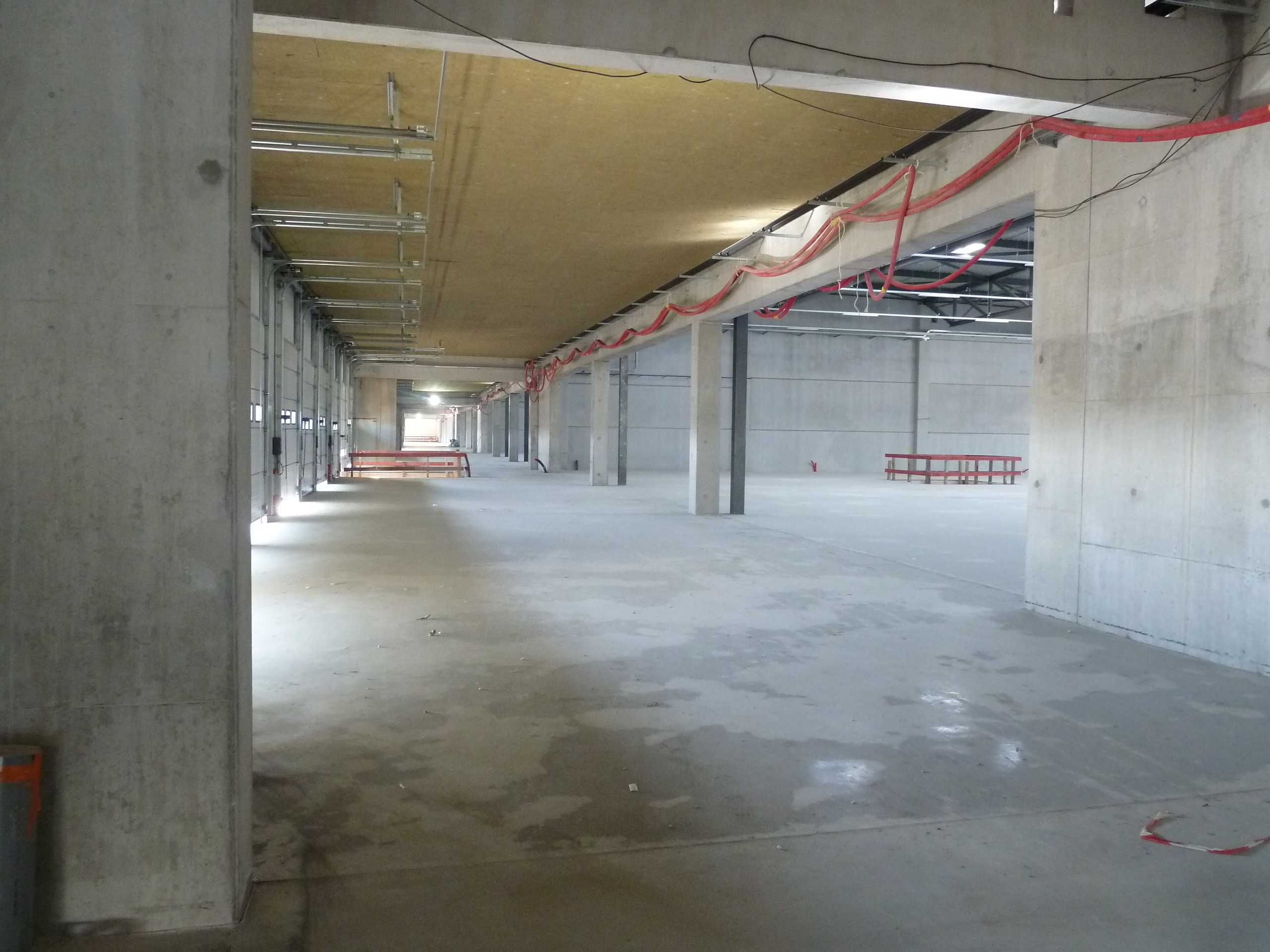 Chantier référence Béton Michel : Dallage industriel bâtiment fret EuroAirport