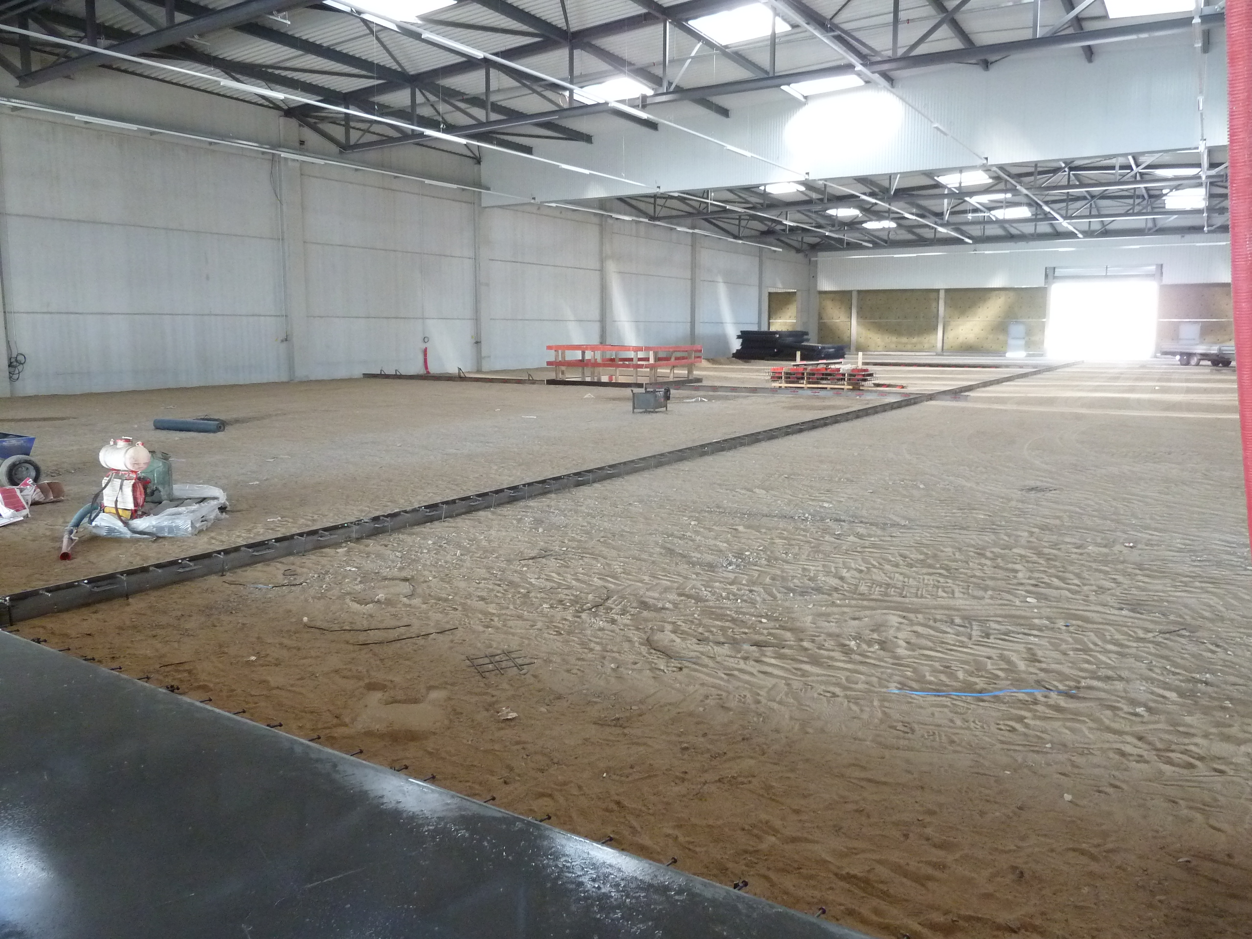 Chantier référence Béton Michel : Dallage industriel bâtiment fret EuroAirport