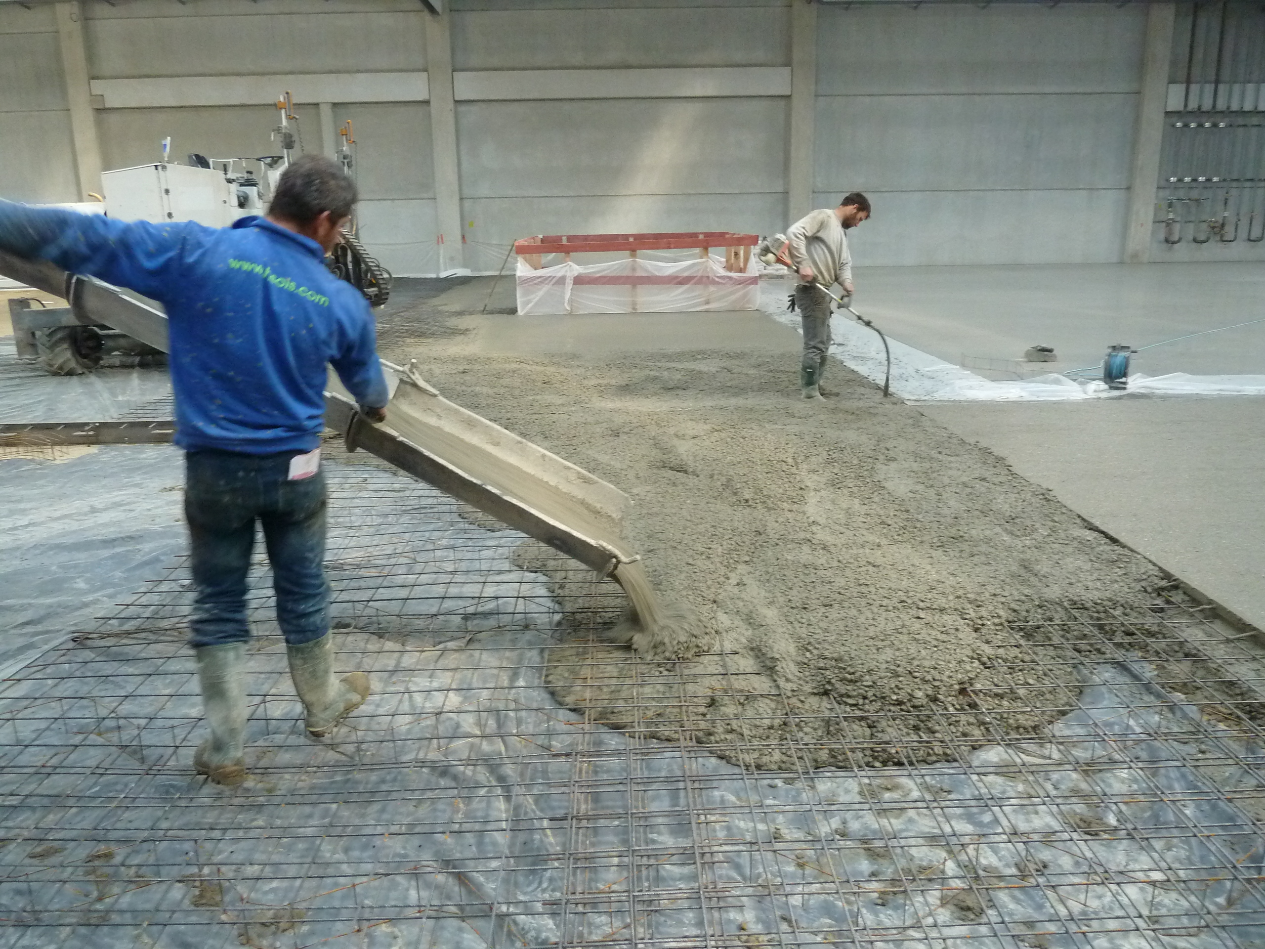 Chantier référence Béton Michel : Dallage industriel bâtiment fret EuroAirport