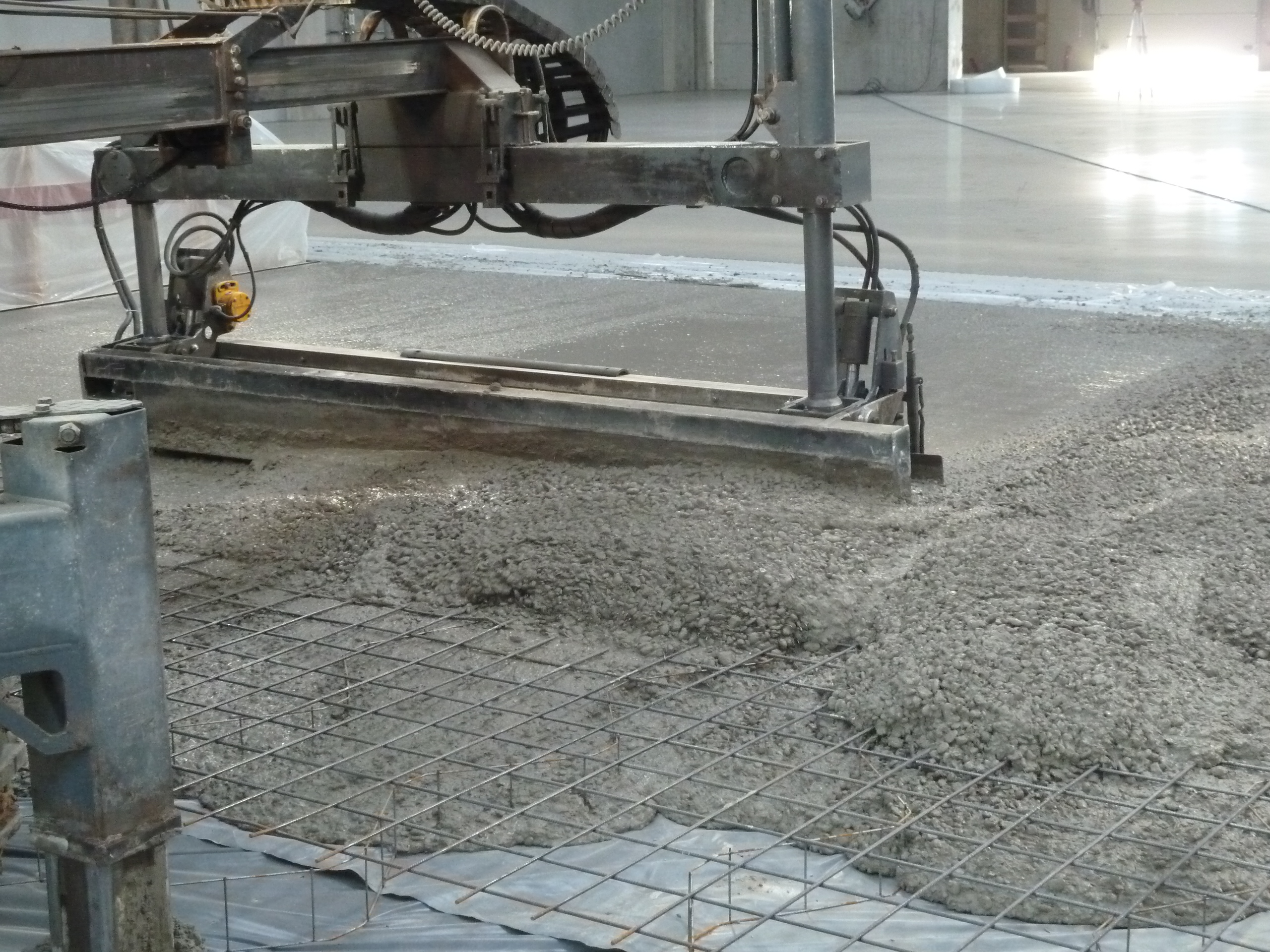 Chantier référence Béton Michel : Dallage industriel bâtiment fret EuroAirport
